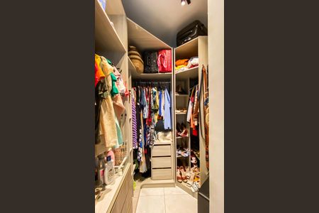 Casa à venda com 135m², 3 quartos e 3 vagasCloset
