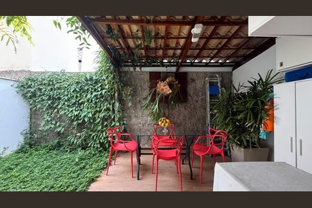 Casa de condomínio à venda com 72m², 2 quartos e 1 vagaÁrea externa