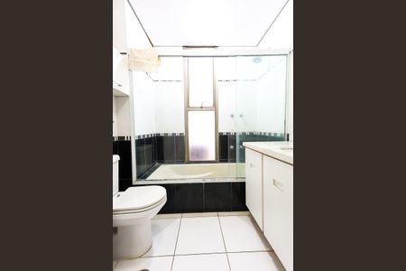 Apartamento à venda com 920m², 6 quartos e 4 vagasBanheiro da Suíte 2
