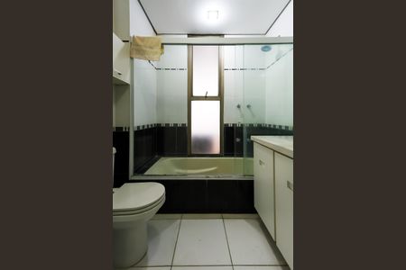 Apartamento à venda com 920m², 6 quartos e 4 vagasBanheiro da Suíte 2