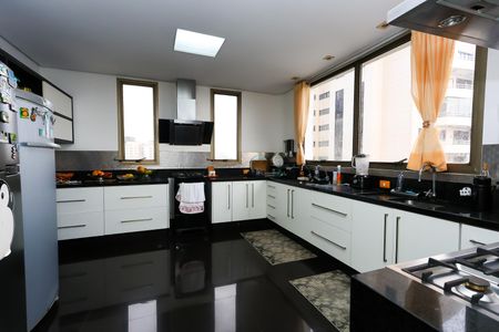 Apartamento à venda com 920m², 6 quartos e 4 vagascozinha