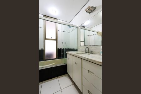 Apartamento à venda com 920m², 6 quartos e 4 vagasBanheiro da Suíte 2