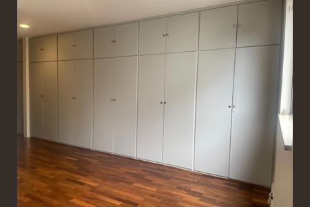 Apartamento para alugar com 238m², 5 quartos e 2 vagas Apartamento para alugar com 238m², 5 quartos e 2 vagasQuarto