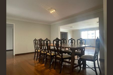 Apartamento para alugar com 238m², 5 quartos e 2 vagas Apartamento para alugar com 238m², 5 quartos e 2 vagasSala de jantar