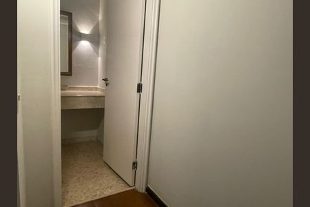 Apartamento para alugar com 238m², 5 quartos e 2 vagas Apartamento para alugar com 238m², 5 quartos e 2 vagasBanheiro