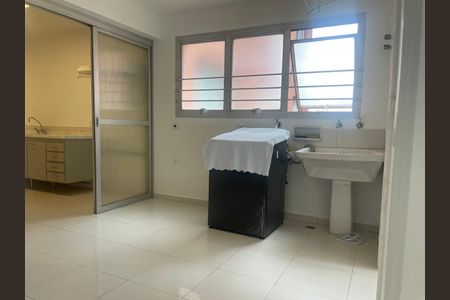 Apartamento para alugar com 238m², 5 quartos e 2 vagas Apartamento para alugar com 238m², 5 quartos e 2 vagasÁrea de serviço