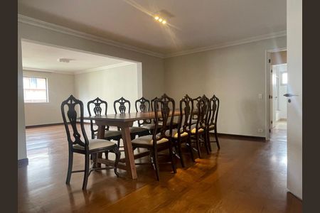 Apartamento para alugar com 238m², 5 quartos e 2 vagas Apartamento para alugar com 238m², 5 quartos e 2 vagasSala de jantar