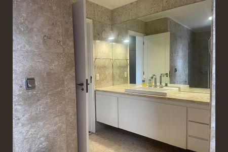 Apartamento para alugar com 238m², 5 quartos e 2 vagas Apartamento para alugar com 238m², 5 quartos e 2 vagasBanheiro