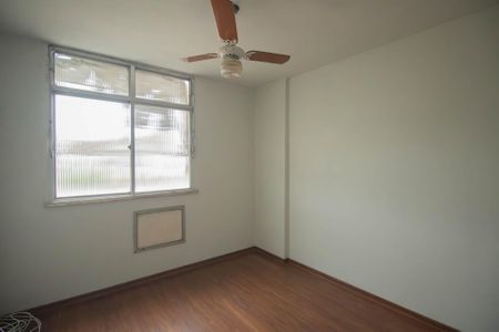 Quarto 2 de apartamento para alugar com 2 quartos, 51m² em Santa Catarina, São Gonçalo