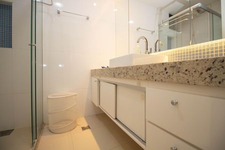 Apartamento para alugar com 79m², 3 quartos e sem vaga Apartamento para alugar com 79m², 3 quartos e sem vagaBanheiro Social