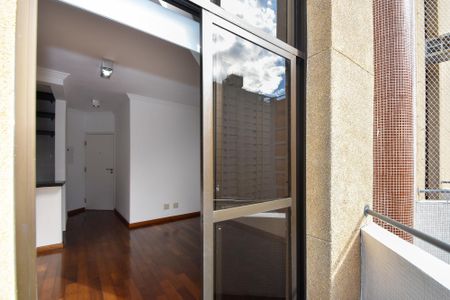 varanda Sala de apartamento à venda com 1 quarto, 52m² em Vila Madalena, São Paulo
