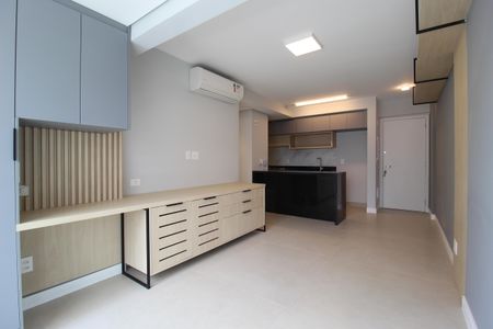 Sala de apartamento para alugar com 1 quarto, 45m² em Indianópolis, São Paulo
