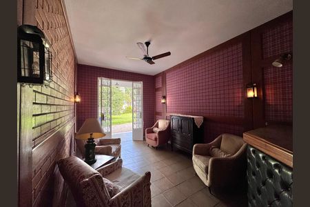 Casa à venda com 4200m², 5 quartos e 5 vagas Casa à venda com 4200m², 5 quartos e 5 vagasSala