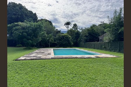 Casa à venda com 4200m², 5 quartos e 5 vagas Casa à venda com 4200m², 5 quartos e 5 vagasÁrea externa
