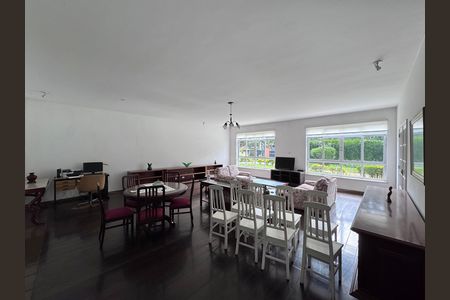 Casa à venda com 4200m², 5 quartos e 5 vagas Casa à venda com 4200m², 5 quartos e 5 vagasSala