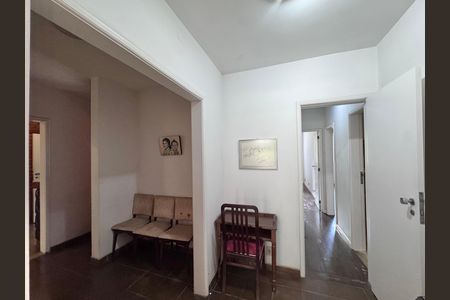 Casa à venda com 4200m², 5 quartos e 5 vagas Casa à venda com 4200m², 5 quartos e 5 vagasCorredor