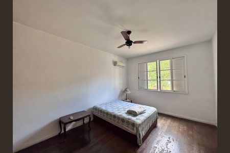 Casa à venda com 4200m², 5 quartos e 5 vagas Casa à venda com 4200m², 5 quartos e 5 vagasQuarto 1