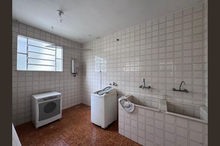 Casa à venda com 4200m², 5 quartos e 5 vagas Casa à venda com 4200m², 5 quartos e 5 vagasCasa do Caseiro - Lavanderia