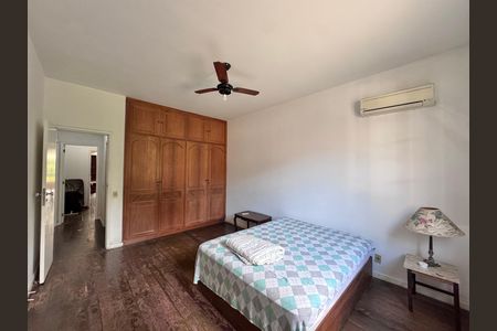 Casa à venda com 4200m², 5 quartos e 5 vagas Casa à venda com 4200m², 5 quartos e 5 vagasQuarto 1