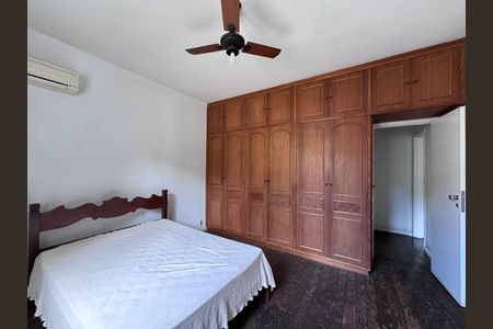Casa à venda com 4200m², 5 quartos e 5 vagas Casa à venda com 4200m², 5 quartos e 5 vagasQuarto 2