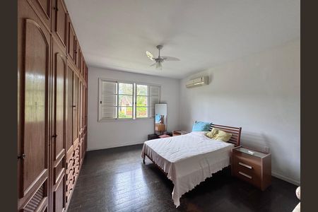Casa à venda com 4200m², 5 quartos e 5 vagas Casa à venda com 4200m², 5 quartos e 5 vagasSuíte