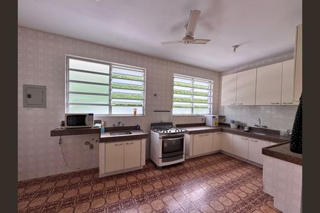 Casa à venda com 4200m², 5 quartos e 5 vagas Casa à venda com 4200m², 5 quartos e 5 vagasCozinha