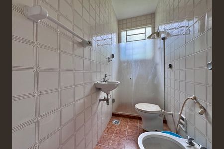 Casa à venda com 4200m², 5 quartos e 5 vagas Casa à venda com 4200m², 5 quartos e 5 vagasCasa do Caseiro - Banheiro