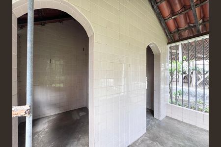 Casa à venda com 4200m², 5 quartos e 5 vagas Casa à venda com 4200m², 5 quartos e 5 vagasCanil