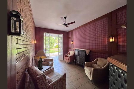 Casa à venda com 4200m², 5 quartos e 5 vagas Casa à venda com 4200m², 5 quartos e 5 vagasSala