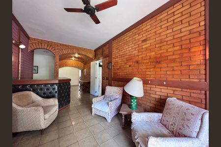 Casa à venda com 4200m², 5 quartos e 5 vagas Casa à venda com 4200m², 5 quartos e 5 vagasSala