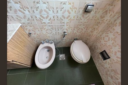 Casa à venda com 4200m², 5 quartos e 5 vagas Casa à venda com 4200m², 5 quartos e 5 vagasSuíte - Banheiro