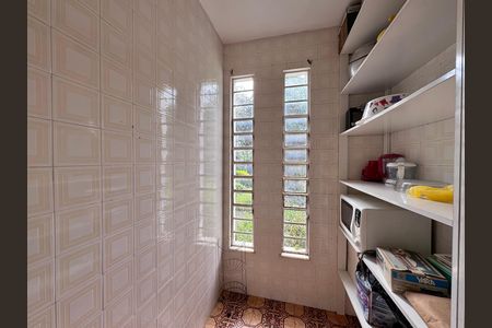 Casa à venda com 4200m², 5 quartos e 5 vagas Casa à venda com 4200m², 5 quartos e 5 vagasCozinha - Despensa