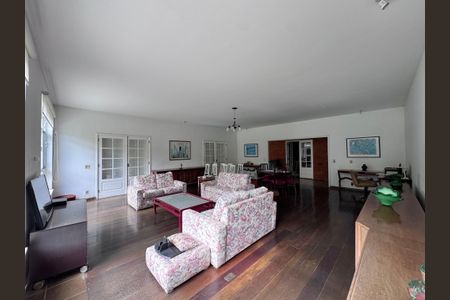 Casa à venda com 4200m², 5 quartos e 5 vagas Casa à venda com 4200m², 5 quartos e 5 vagasSala