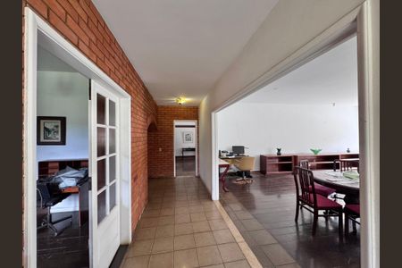 Casa à venda com 4200m², 5 quartos e 5 vagas Casa à venda com 4200m², 5 quartos e 5 vagasSala