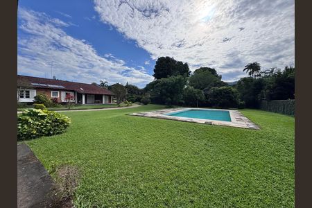 Casa à venda com 4200m², 5 quartos e 5 vagas Casa à venda com 4200m², 5 quartos e 5 vagasÁrea externa