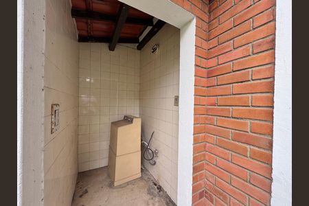 Casa à venda com 4200m², 5 quartos e 5 vagas Casa à venda com 4200m², 5 quartos e 5 vagasCasa de apoio