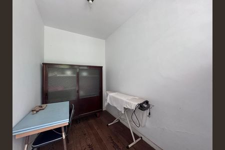 Casa à venda com 4200m², 5 quartos e 5 vagas Casa à venda com 4200m², 5 quartos e 5 vagasÁrea de Serviço - Quarto