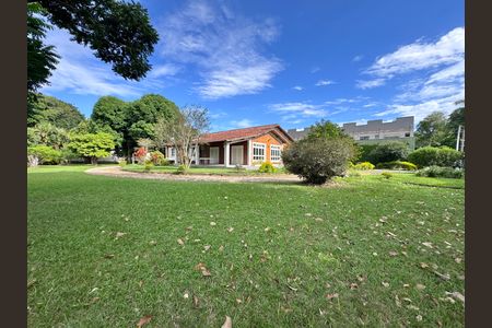 Casa à venda com 4200m², 5 quartos e 5 vagas Casa à venda com 4200m², 5 quartos e 5 vagasÁrea externa