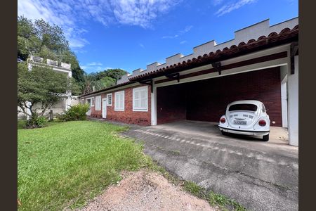 Casa à venda com 4200m², 5 quartos e 5 vagas Casa à venda com 4200m², 5 quartos e 5 vagasCasa do Caseiro