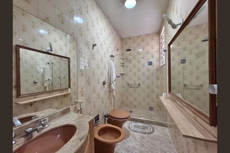 Casa à venda com 4200m², 5 quartos e 5 vagas Casa à venda com 4200m², 5 quartos e 5 vagasBanheiro Social 2