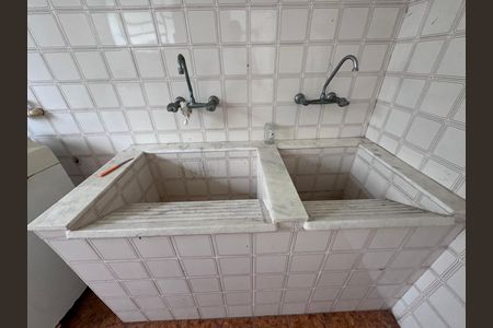 Casa à venda com 4200m², 5 quartos e 5 vagas Casa à venda com 4200m², 5 quartos e 5 vagasCasa do Caseiro - Lavanderia