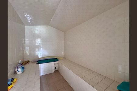 Casa à venda com 4200m², 5 quartos e 5 vagas Casa à venda com 4200m², 5 quartos e 5 vagasSauna