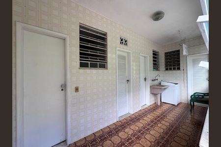 Casa à venda com 4200m², 5 quartos e 5 vagas Casa à venda com 4200m², 5 quartos e 5 vagasÁrea de Serviço