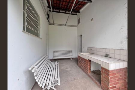 Casa à venda com 4200m², 5 quartos e 5 vagas Casa à venda com 4200m², 5 quartos e 5 vagasCasa do Caseiro - Lavanderia