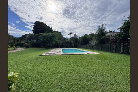 Casa à venda com 4200m², 5 quartos e 5 vagas Casa à venda com 4200m², 5 quartos e 5 vagasÁrea externa