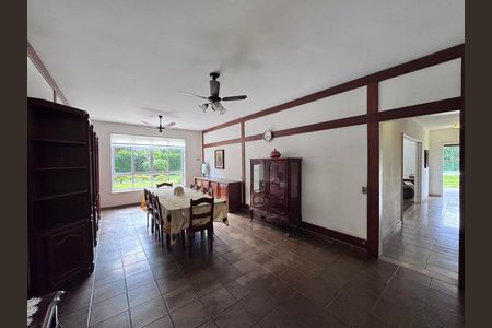 Casa à venda com 4200m², 5 quartos e 5 vagas Casa à venda com 4200m², 5 quartos e 5 vagasSala