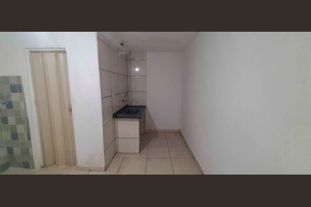 Casa para alugar com 60m², 1 quarto e sem vaga