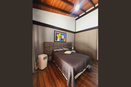 Casa de condomínio para alugar com 320m², 5 quartos e 4 vagasQuarto