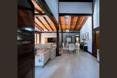 Casa de condomínio para alugar com 320m², 5 quartos e 4 vagasSala