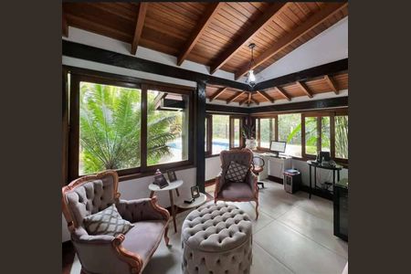 Casa de condomínio para alugar com 320m², 5 quartos e 4 vagasSala